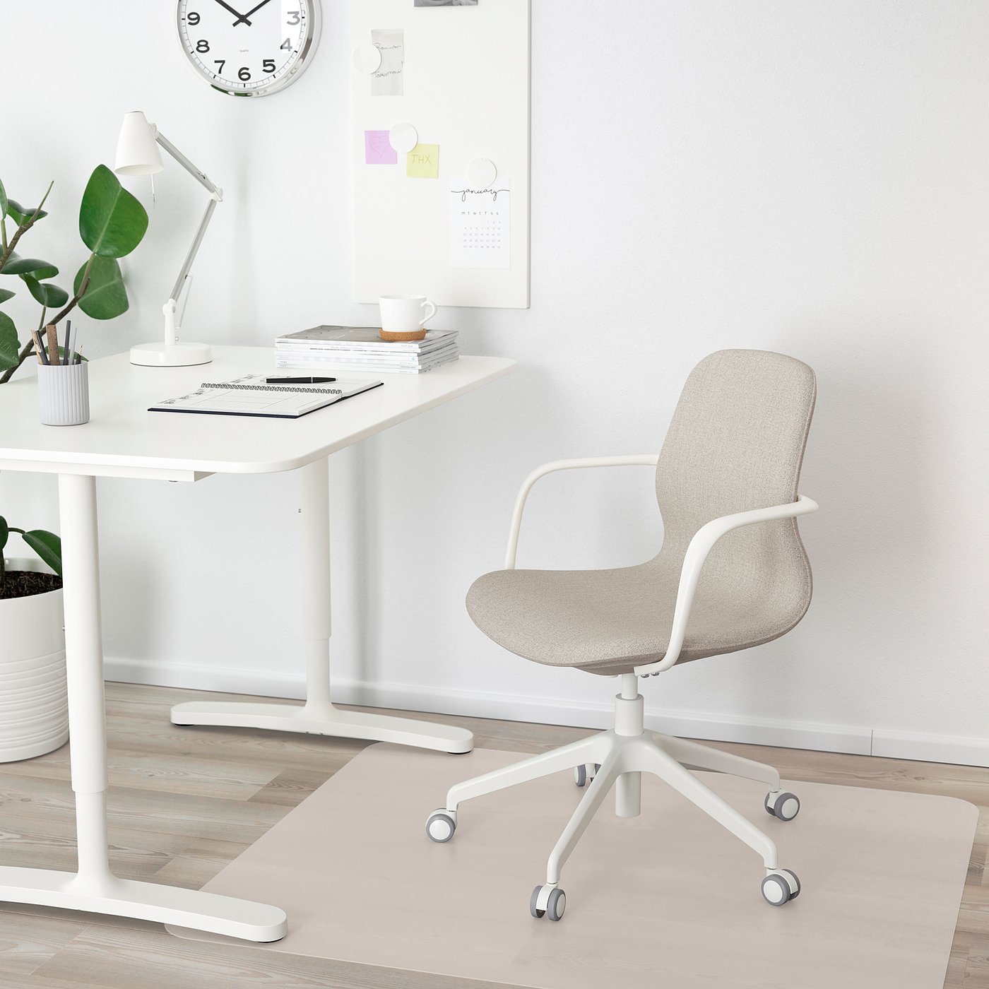 LÅNGFJÄLL conference chair with armrests, Gunnared beige/white