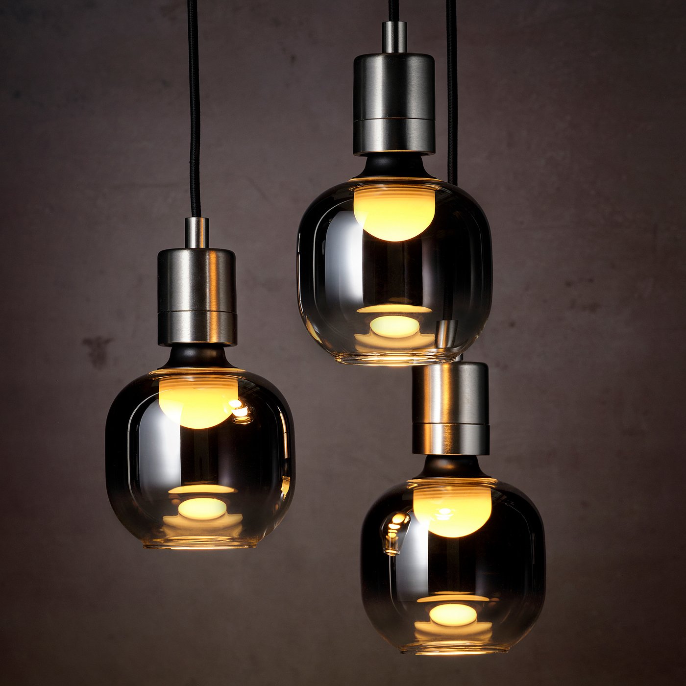 Ikea MOLNART LED Bulb E26, 240 Lumens – Clear Glass With White Dots, Candle Light Glow (4W)