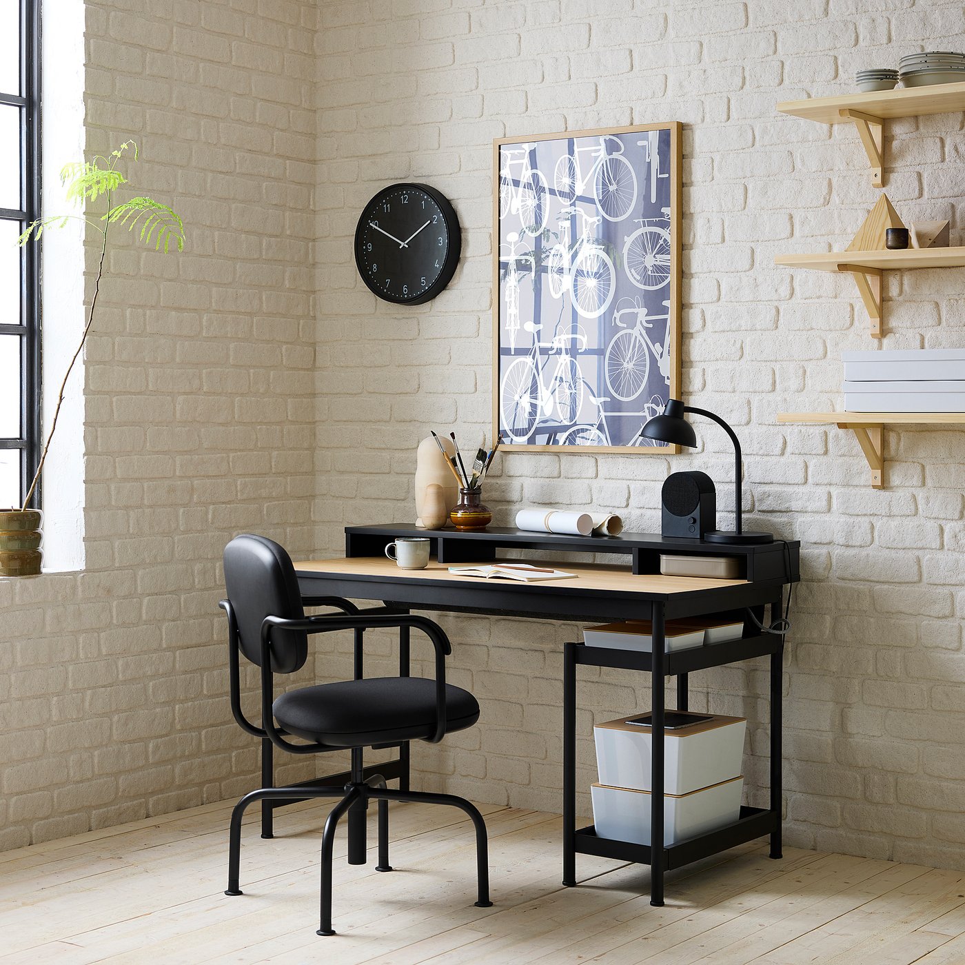MULLSJÖ desk, oak veneer, 135x70 cm (531/8x271/2