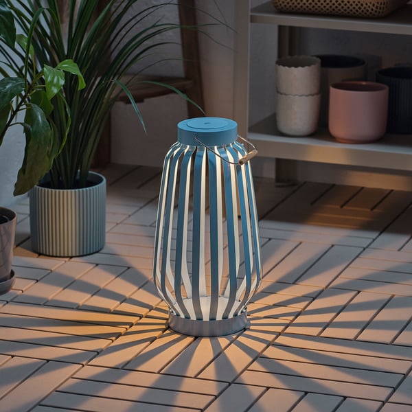 SOLVINDEN LED floor lamp, blue/stripe battery operated, 17 "