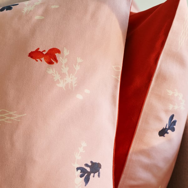 FÖSSTA Housse de coussin, poisson rouge/rose, 20x20 "