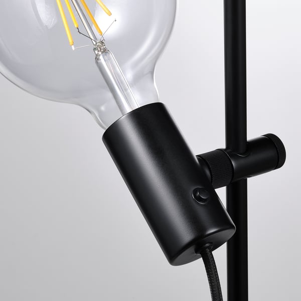 HÅRSLINGA / LUNNOM Lampadaire avec ampoule, noir/verre clair