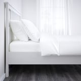 HEMNES Structure de lit avec matelas, teinté blanc/Valevåg mi-ferme, 1 place