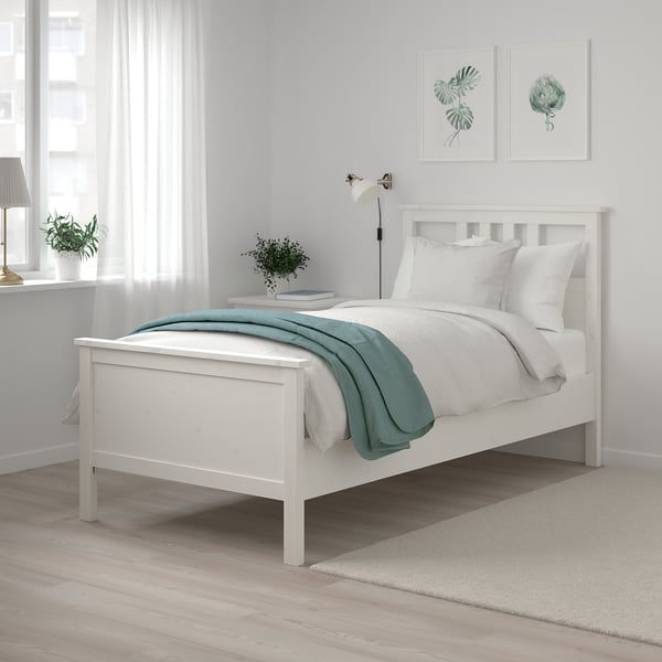 HEMNES Structure de lit avec matelas, teinté blanc/Valevåg mi-ferme, 1 place