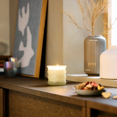 JUVELTRAST Bougie parfumée en verrine, vanille jaune clair, 50 hr