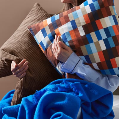 LÖVNATURSKOG Housse de coussin, brun/bleu, 20x20 "