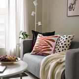 MAJSMOTT Housse de coussin, blanc cassé/rouge, 20x20 "