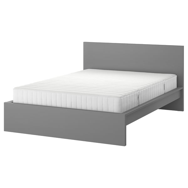 MALM Structure de lit avec matelas, teinté gris/Valevåg mi-ferme, Très grand 2 places
