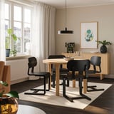 STOCKHOLM 2025 / LYCKAN Table et 4 chaises, chêne plaqué/noir bouleau plaqué, 45 1/4 "
