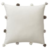 TÅGHAKMAL Housse de coussin, beige/fait main pompon, 20x20 "