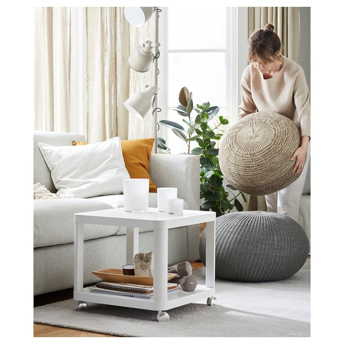 Table D'Appoint à Roulettes TINGBY Rouge 50x50 Cm - Design Scandinave Avec Étagère