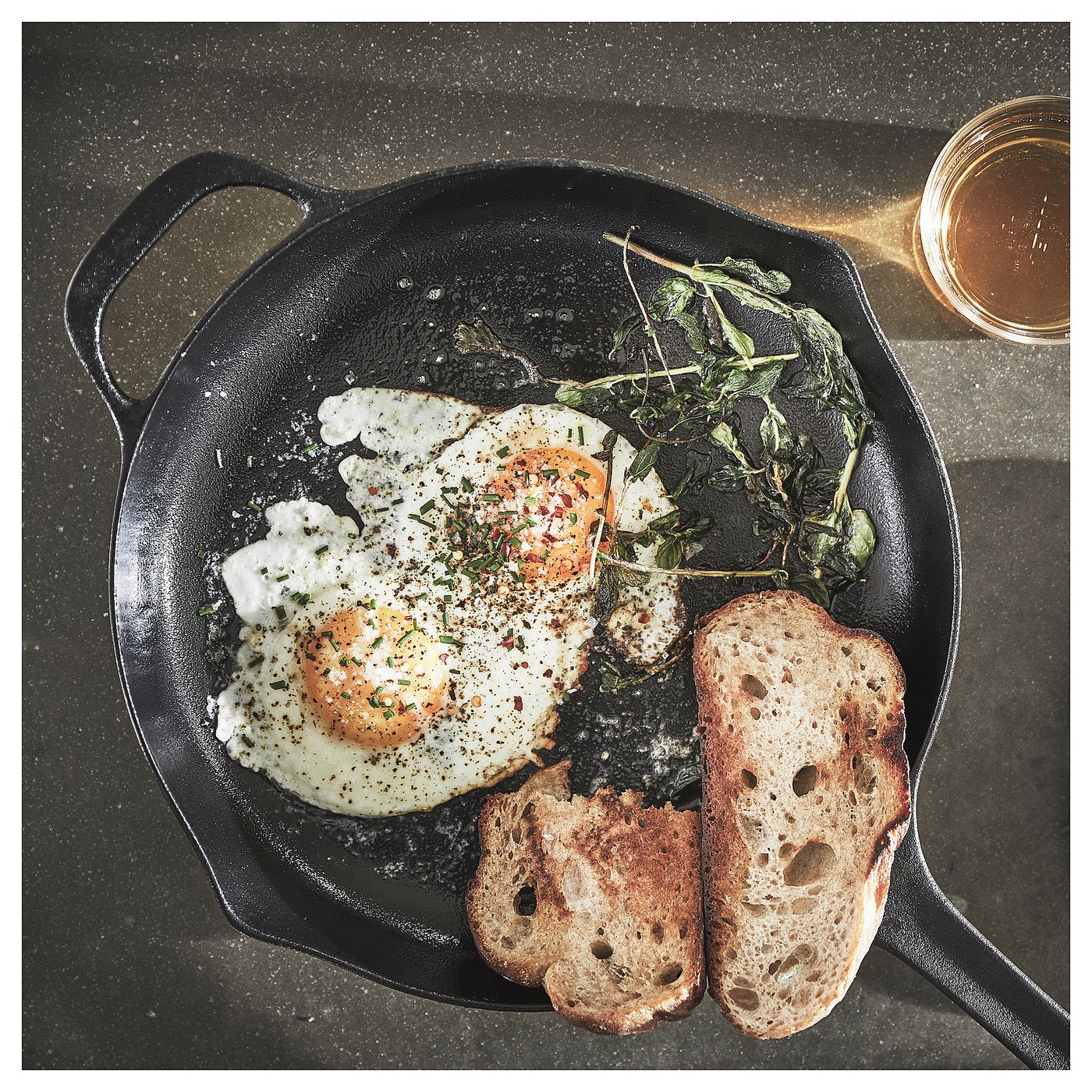 Poêle à Frire Fiskars Folken 24 Cm En Fonte – Sans Revêtement, Légère, Compatible Tous Feux Dont Induction Et Barbecue
