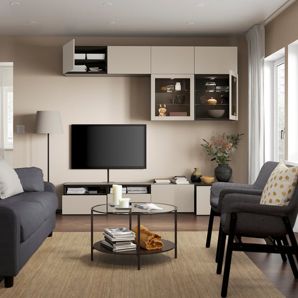BESTÅ TV-Komb. mit Vitrinentüren, schwarzbraun Sindvik/Lappviken hellgrau/beige, 240x42x231 cm
