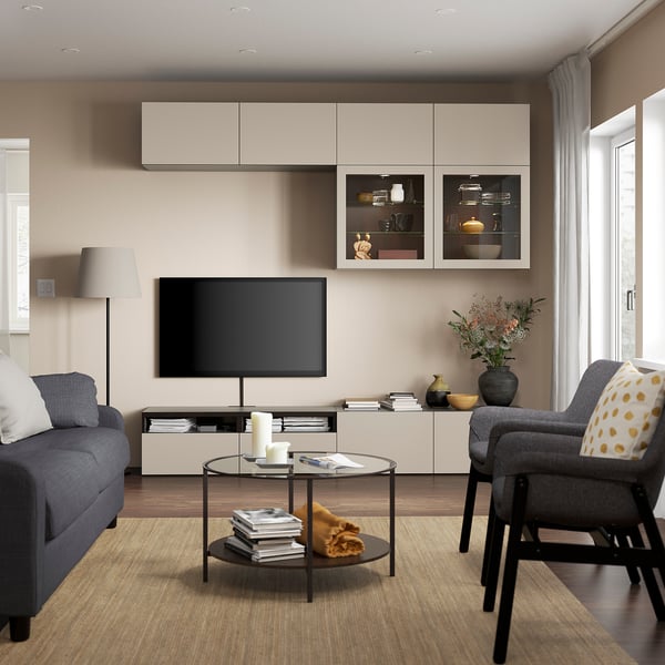 BESTÅ TV-Komb. mit Vitrinentüren, schwarzbraun Sindvik/Lappviken hellgrau/beige, 240x42x231 cm