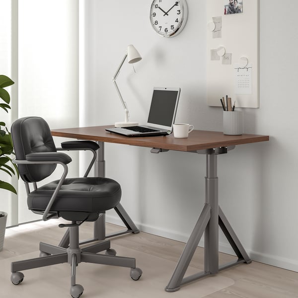 IDÅSEN Schreibtisch sitz/steh, braun/dunkelgrau, 120x70 cm