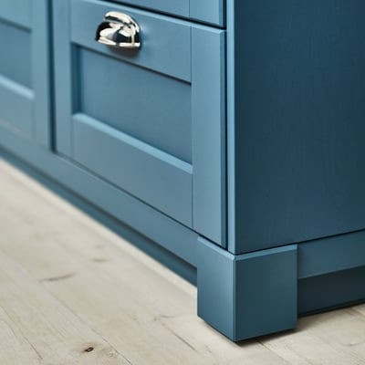 LERHYTTAN Eckstütze für Dekosockel, blau, 8 cm