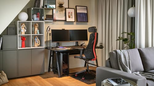 Desks for gaming