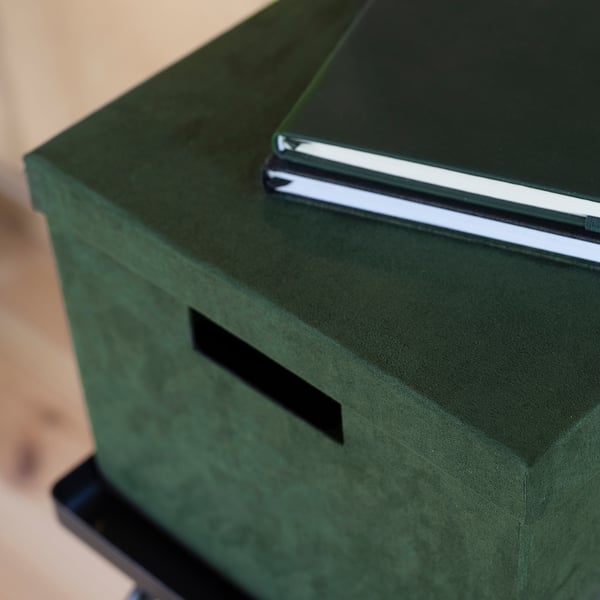 GJÄTTA Storage box with lid, velvet dark green, 25x35x20 cm