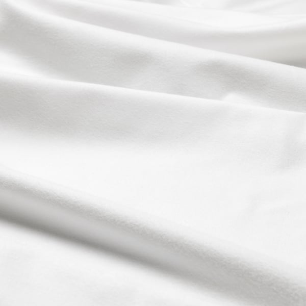 Soft, textured white flannel sheets, smooth and warm, ideal for cosy nights.