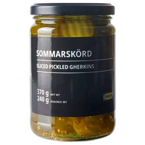 Jar of SOMMARSKÖRD pickled gherkins, featuring sliced pickles in brine, labelled with details.