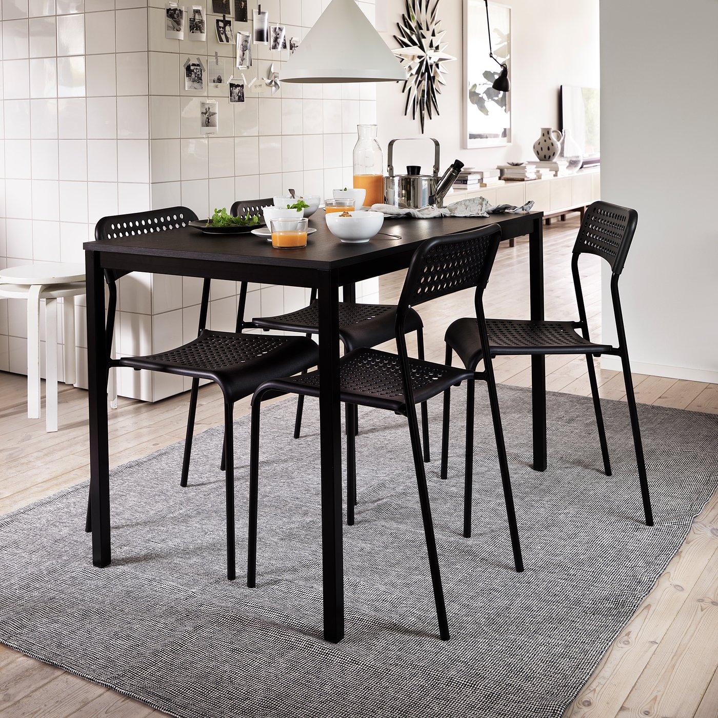 TIPHEDE rug, flatwoven, black/natural, 155x220 cm - IKEA Switzerland