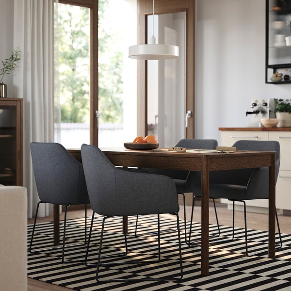 TONSTAD / TOSSBERG Table and 4 chairs, brown oak veneer/Gunnared dark grey black, 150x80 cm