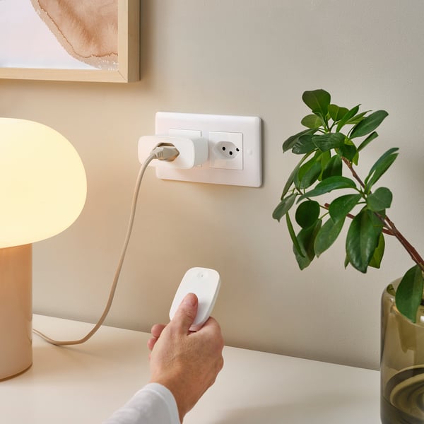 TRETAKT Plug with remote control, smart