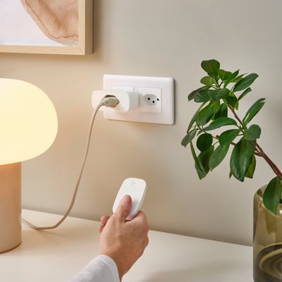 TRETAKT Plug with remote control, smart