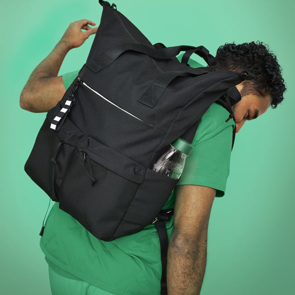 VÄRLDENS Backpack, black, 31x15x49 cm/26 l
