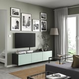 BESTÅ Banc TV avec portes, gris foncé/Hjortviken gris-vert pâle, 180x42x38 cm