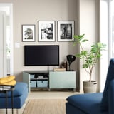 BESTÅ Banc TV avec portes, gris foncé/Hjortviken/Stubbarp gris-vert pâle, 120x42x48 cm