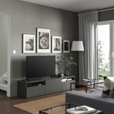 BESTÅ Banc TV avec tiroirs et porte, gris foncé/Hjortviken gris-vert pâle, 180x42x39 cm