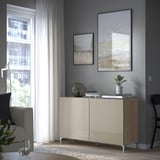 BESTÅ Combinaison rangement portes, effet chêne blanchi/Selsviken brillant/beige, 120x42x74 cm