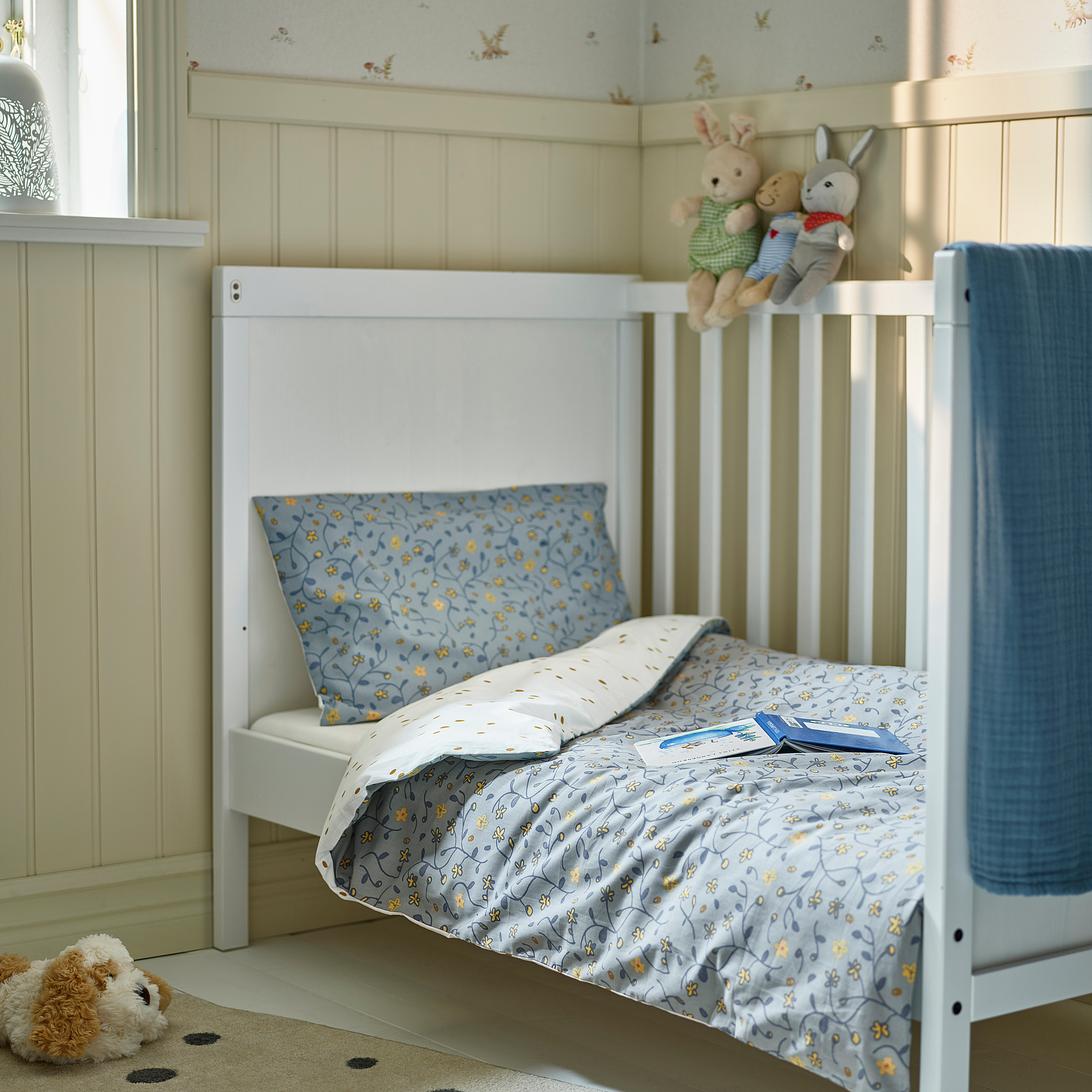 GULDVÄVARE Housse couette+1 taie pour lit bébé, bleu/blanc motif floral, 110x125/35x55 cm