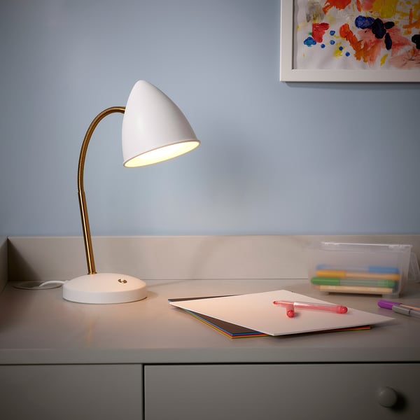 ISNÅLEN Lampe de bureau à LED, blanc/couleur laiton