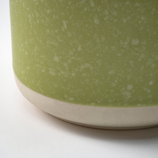 LÖVSKOGSLUND Bougie parfumée dans pot céramique, pomme/beige clair-jaune, 25 hr