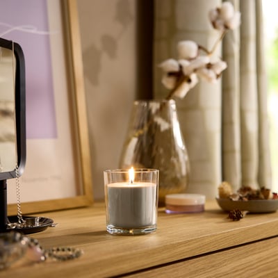 LOTSFÅGEL Bougie parfumée dans verre, bois de santal et patchouli brun, 40 hr