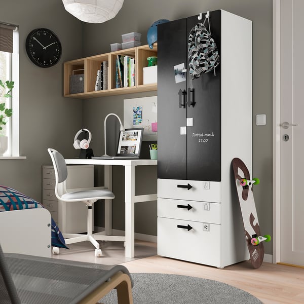 SMÅSTAD / PLATSA Armoire-penderie, blanc/surface tableau noir avec 3 tiroirs, 60x42x181 cm