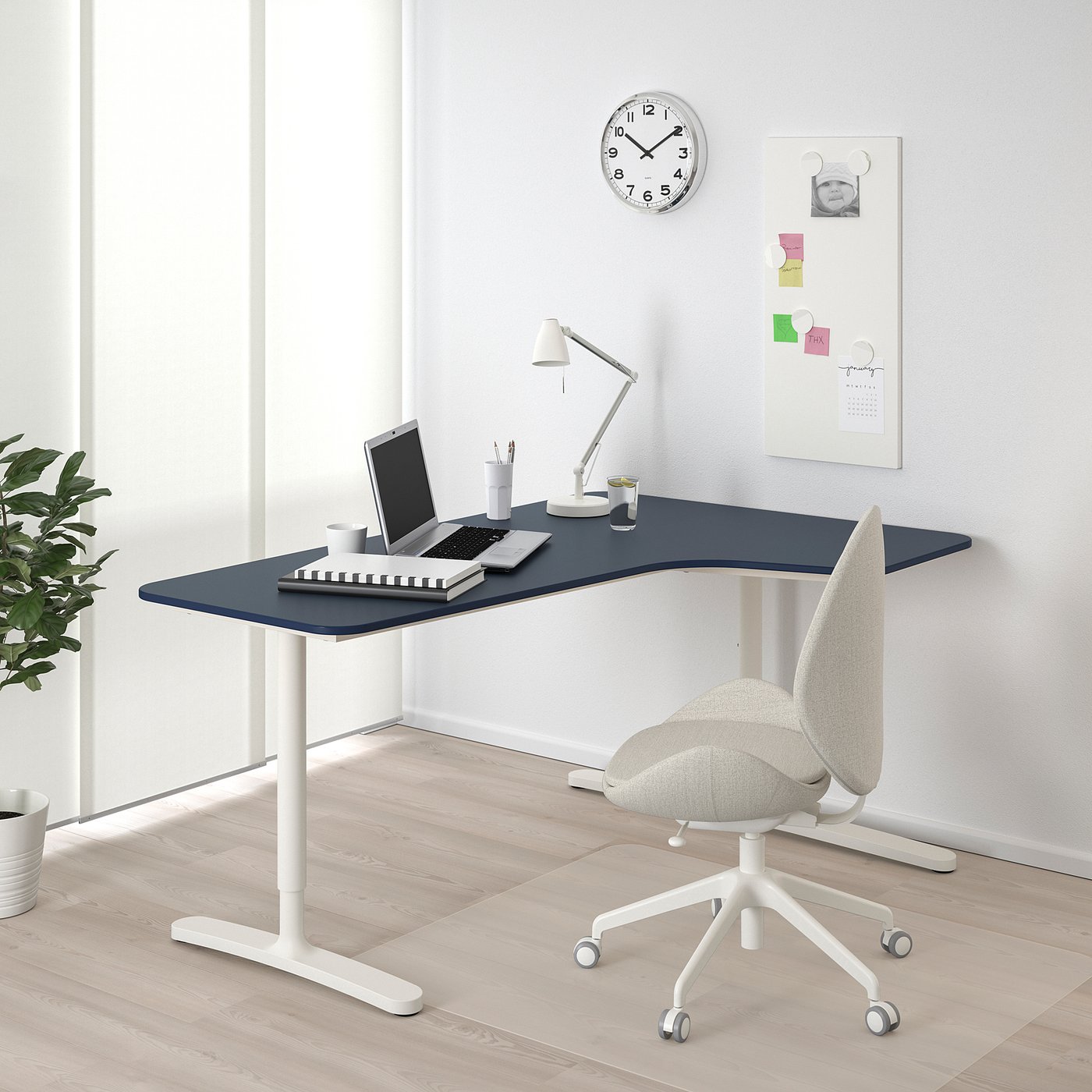 BEKANT Scrivania angolare destra, linoleum blu/bianco, 160x110 cm - IKEA  Svizzera