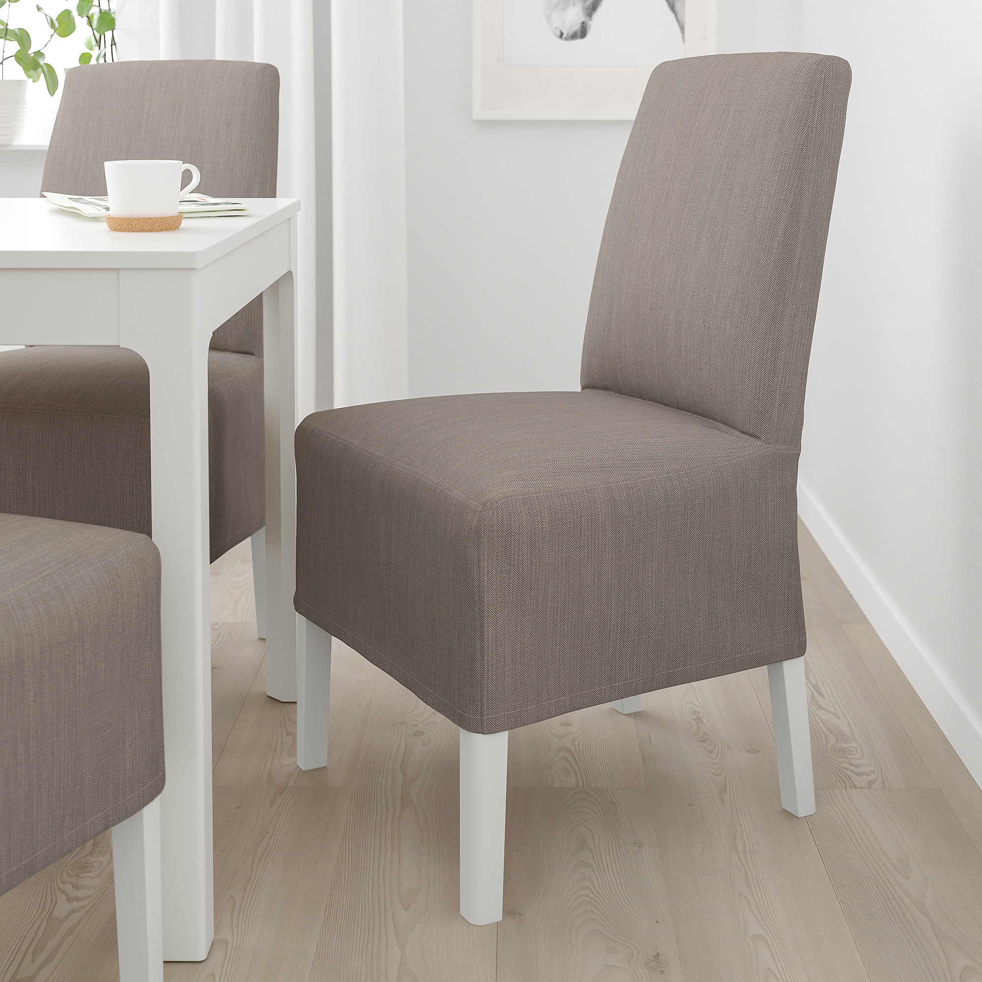 BERGMUND Sedia con fodera di lunghezza media, bianco/Nolhaga grigio/beige
