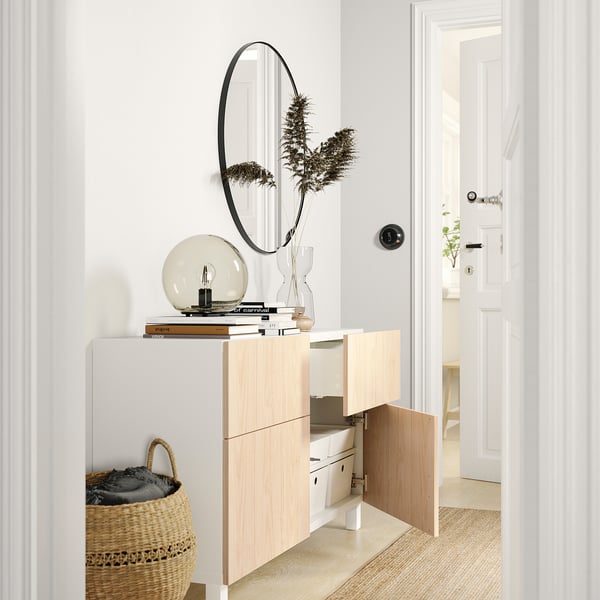 BESTÅ Combinazione + ante/cassetti, bianco/Fänrik/Stubbarp frassino, 120x42x74 cm