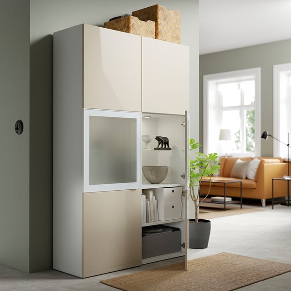 BESTÅ Combinazione con ante a vetro, bianco/Selsviken lucido/vetro smerigliato beige, 120x42x193 cm