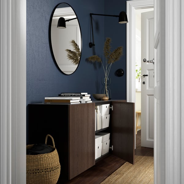 BESTÅ Combinazione di mobili da parete, marrone-nero Björköviken/marrone impiallacciatura di rovere/mordente, 180x42x64 cm