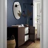 BESTÅ Combinazione di mobili da parete, marrone-nero Björköviken/marrone impiallacciatura di rovere/mordente, 180x42x64 cm