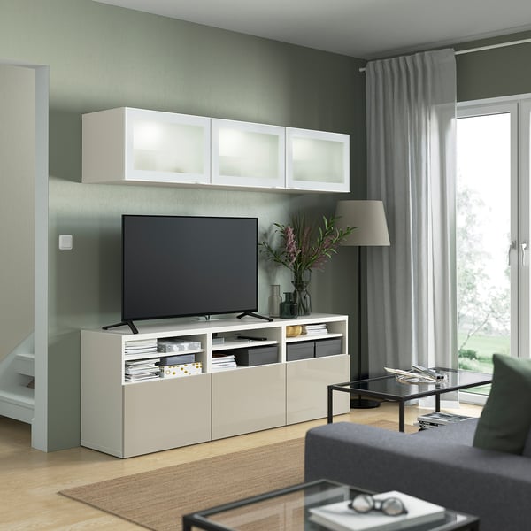 BESTÅ Combinazione TV/ante a vetro, bianco/Selsviken lucido/vetro smerigliato beige, 180x42x192 cm