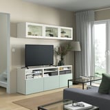 BESTÅ Combinazione TV/ante a vetro, bianco Sindvik/Hjortviken grigio pallido-verde, 180x42x192 cm