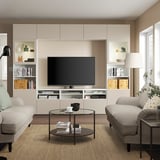 BESTÅ Combinazione TV/ante a vetro, bianco Sindvik/Lappviken grigio chiaro/beige, 300x42x231 cm