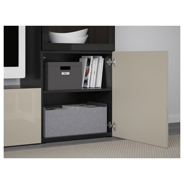 BESTÅ Combinazione TV/ante a vetro, marrone-nero/Selsviken lucido/vetro trasparente beige, 240x42x129 cm