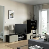 BESTÅ Combinazione TV/ante a vetro, marrone-nero/Selsviken lucido/vetro trasparente beige, 240x42x129 cm