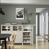 BESTÅ Mobile con ante, bianco Lappviken/grigio chiaro-beige vetro trasparente, 180x42x112 cm